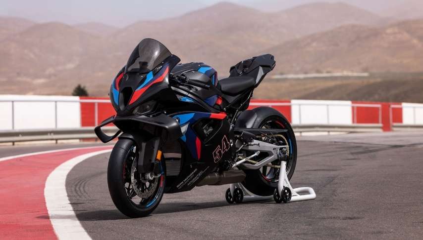 BMW yenilenen Superbike ve Hyper Naked modellerini tantt